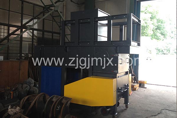 草莓视老版下载地址免费撕碎机