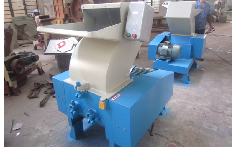 草莓视老版下载地址免费破碎机